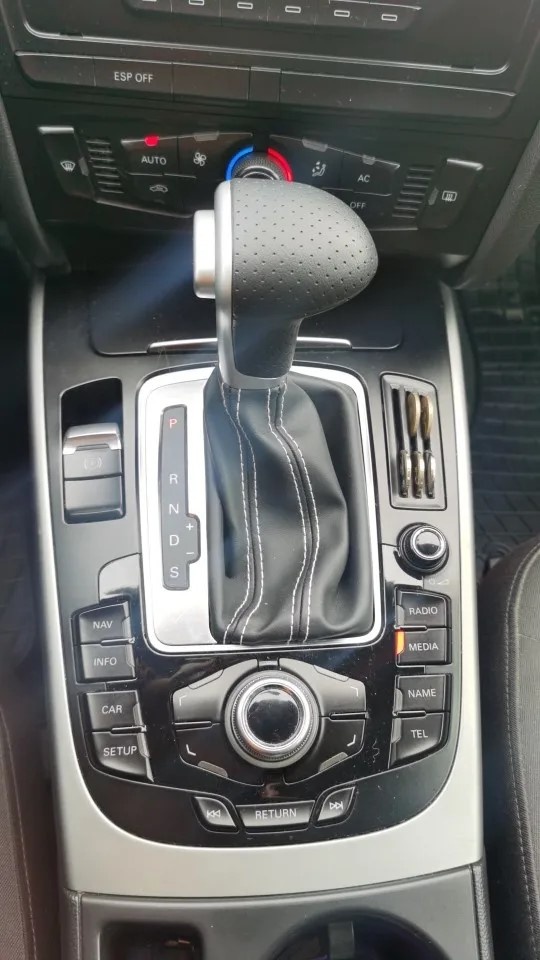 Radiaca páka pre automat AUDI / čierna biela červená nitka - 15