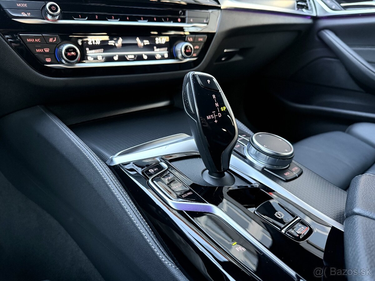 BMW Rad 5 Touring 520d mHEV xDrive ///M-PACKET/rezervované/ - 15