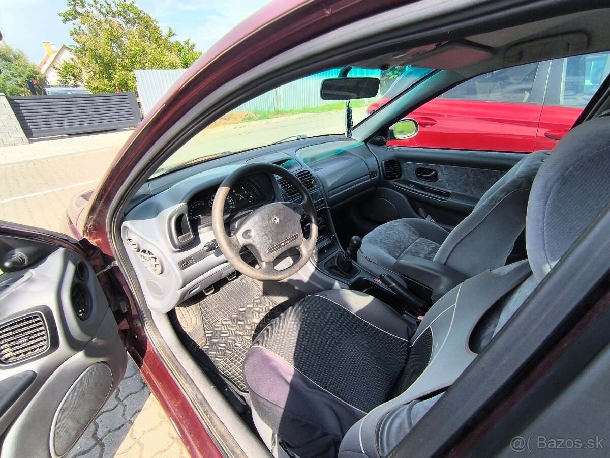 Renault Laguna 1.8 - 15