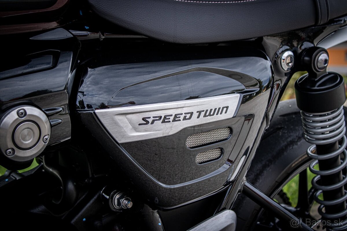Triumph Speed Twin 1200 Stealth Edition - 15