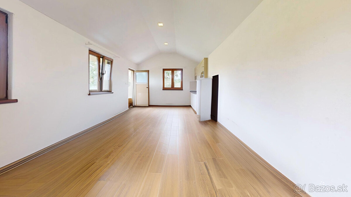 Na predaj priestranný rodinný dom v Slovenskej Novej Vsi - 15