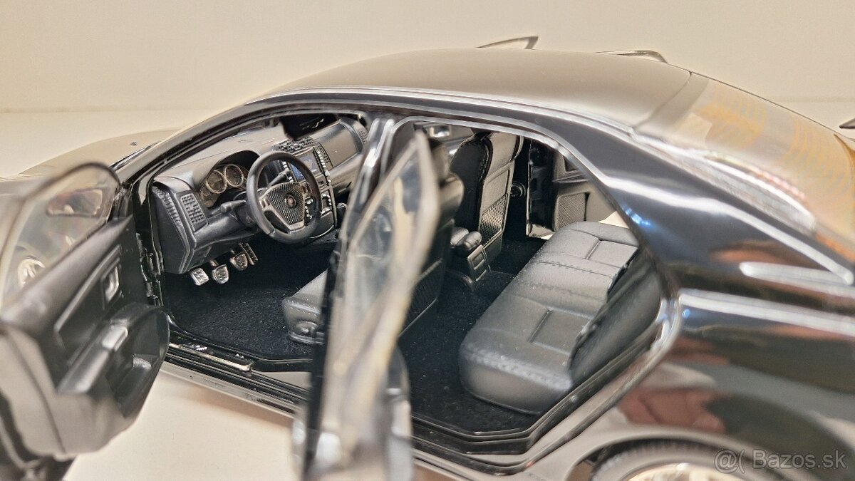 1:18 CADILLAC CTS-V - 15