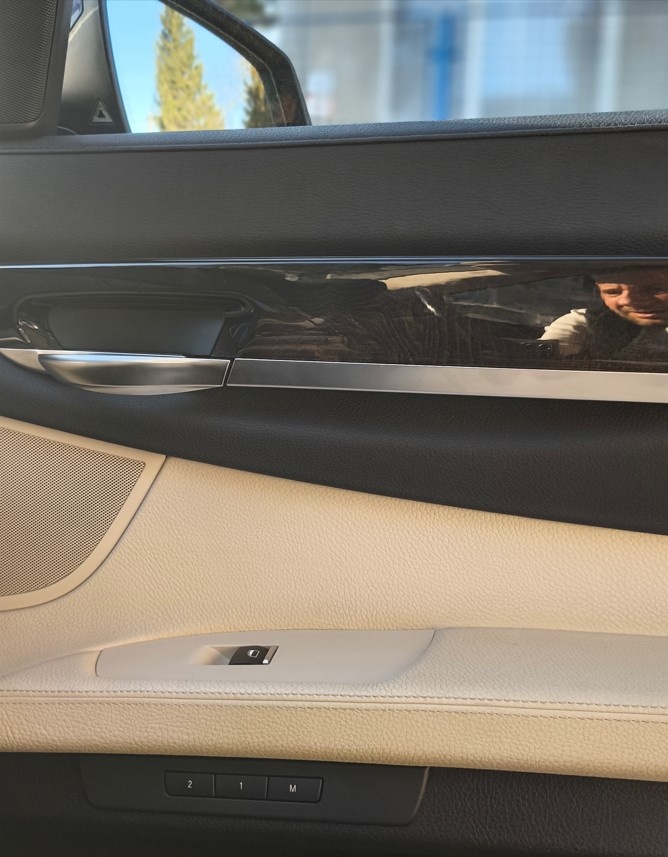 BMW 740i (3 liter benzín) r. 2014 - 15