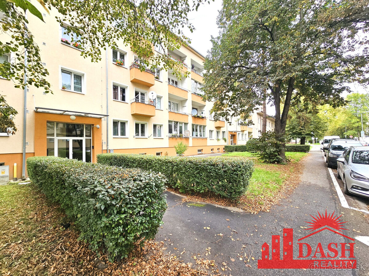 Na prenájom zariadený 2 izbový byt v centre, Trenčín, ul. 28 - 15