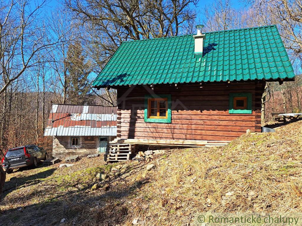 Dve drevenice na jednom pozemku v horách Javorníkov na pre - 15