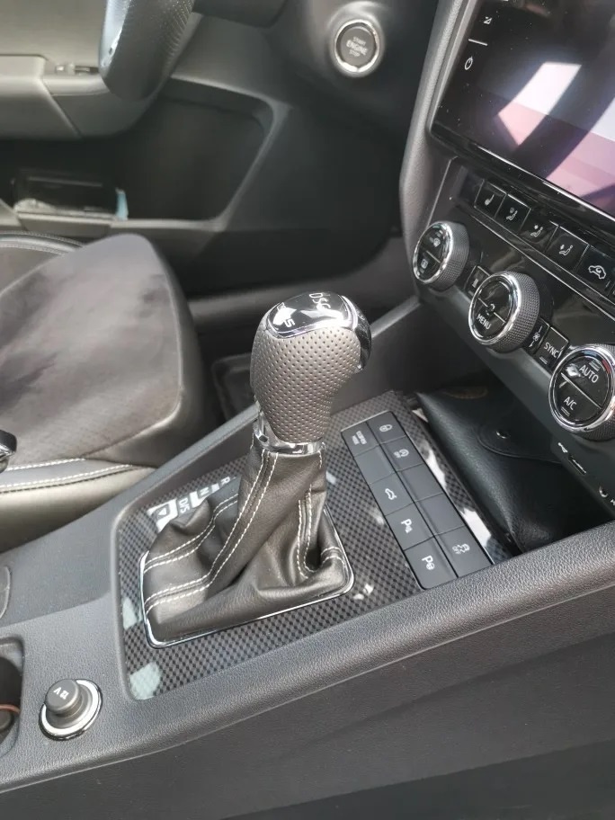 Alcantara / Perforovaná - hlavica DSG ŠKODA - 15