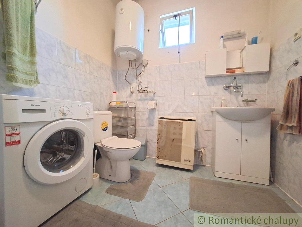 Priestranný štvorizbový rodinný dom na hospodárenie v tich - 15