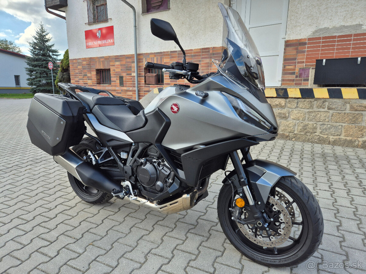 Prodám Honda NT1100 , r. v. 2024, ABS, TC, ČR, 3507km - 15