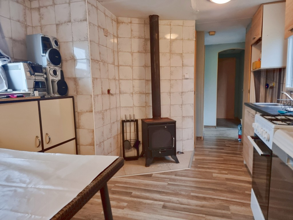 Exkluzívne na predaj RD s bazénom, garážou - 15