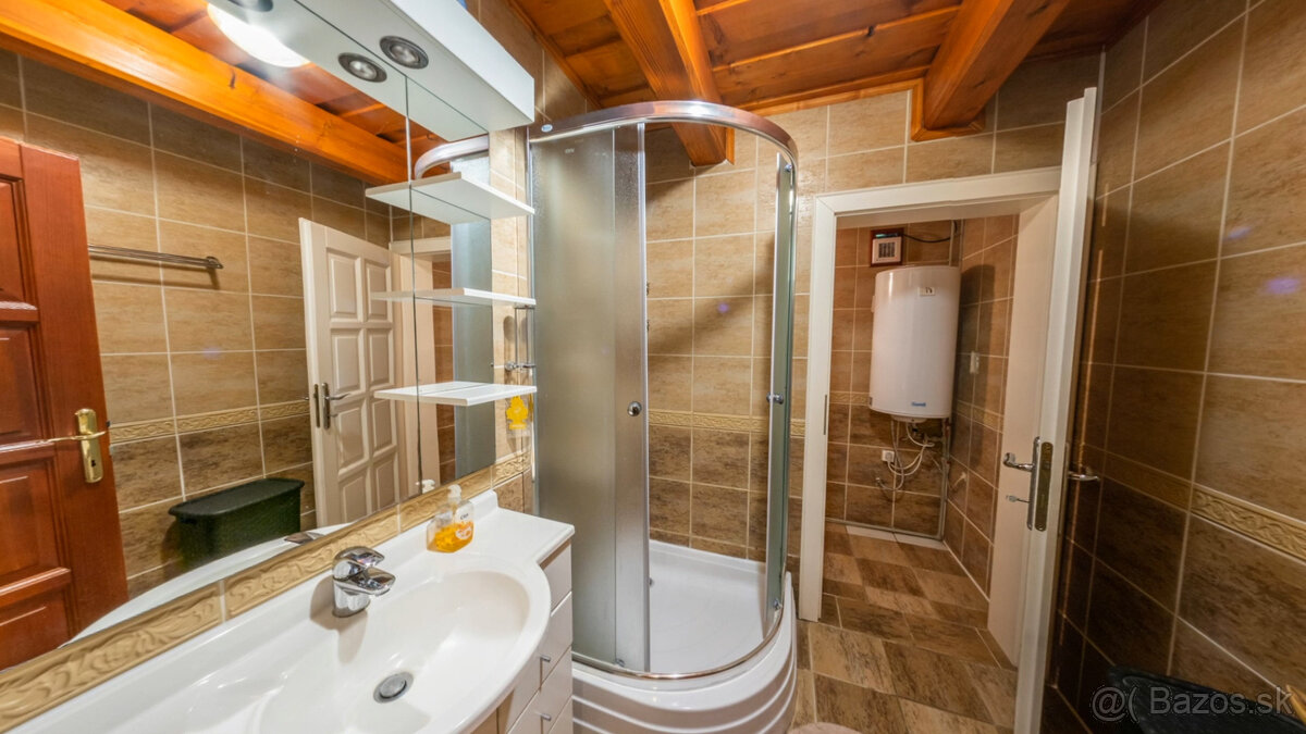 NOVINKA Na predaj areál na podnikanie, pozemok 2500 m2, d - 15