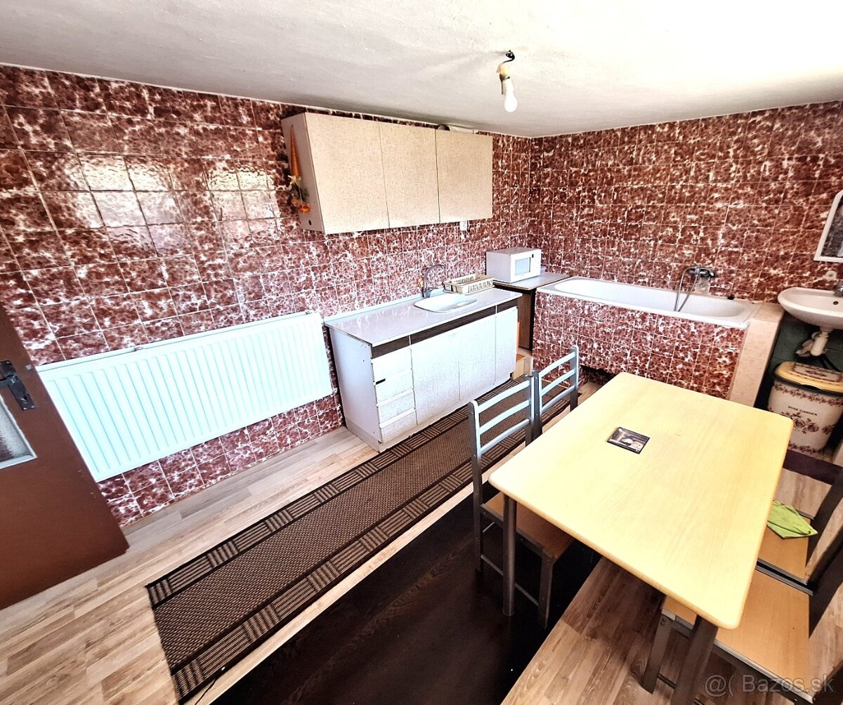 DOM s garážou - Čaňa - 2 bytové jednotky, 6 izb, poz. 500m2 - 15