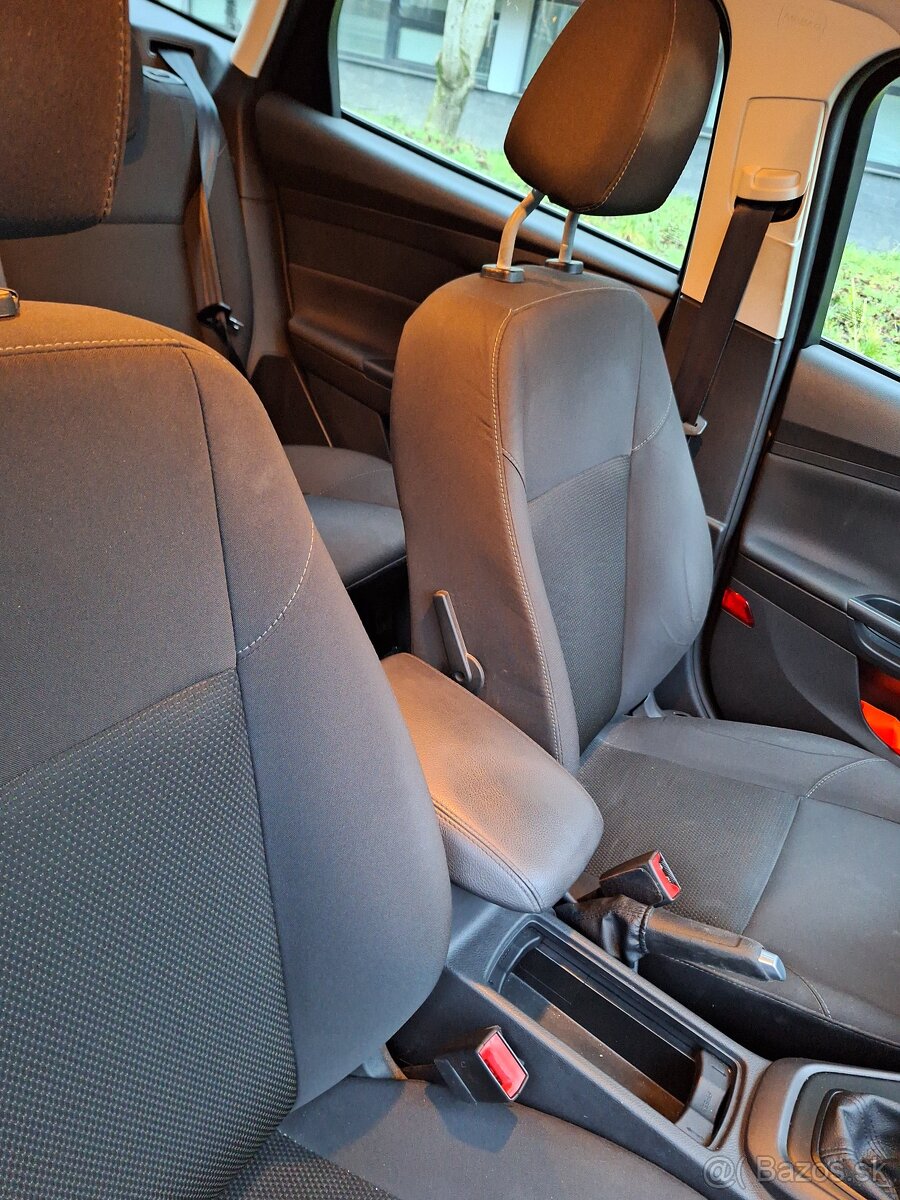 Predám Ford Focus Kombi Titanium - 15