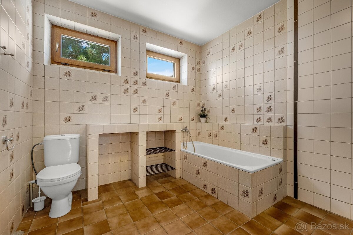 Na predaj rodinný dom Láb, veľký pozemok, tichá ulica - 15