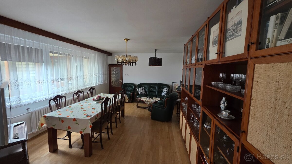 Priestranný rodinný dom s garážou, Senica - 15