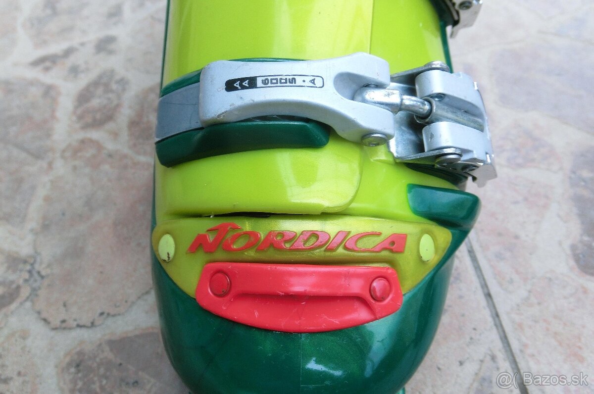 Lyžiarky Nordica a Lowa . - 15