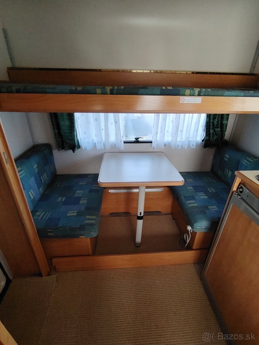 Eifelland E350-extra lehký, spaní pro 4, předstan - 15