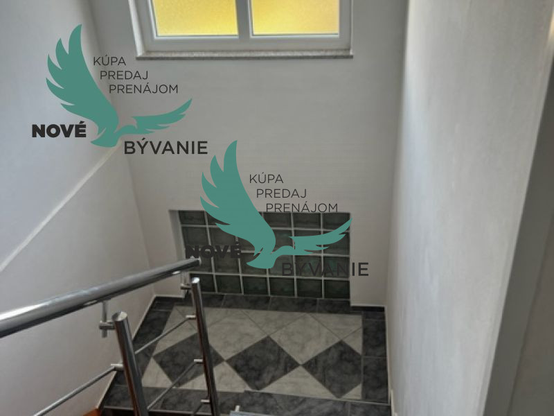 Na predaj dom s 3 apartmánmi len 250m od mora, Chorvátsko - - 15