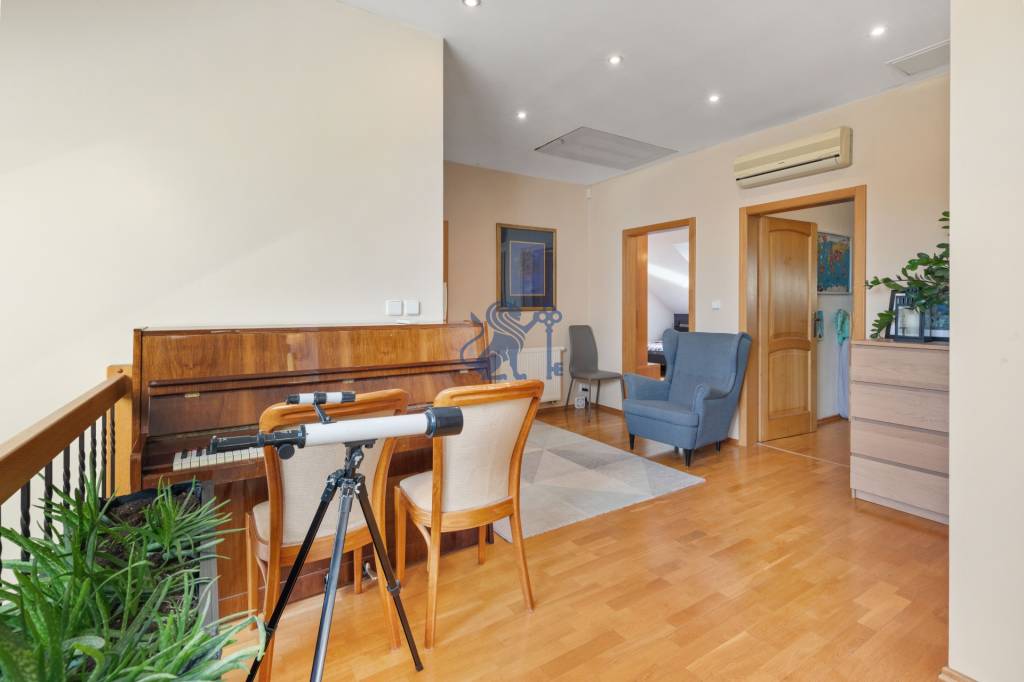 ZNÍŽENÁ CENA 6- izb. RD s bazénom v blízkosti centra BA - 15