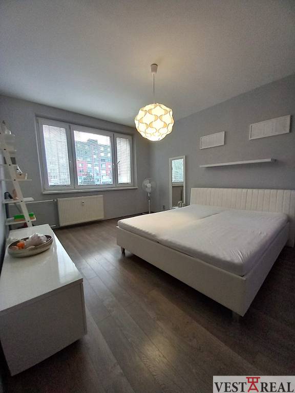 Rezervované: 3 izbový byt s balkónom Trnava- Nerudova - 15