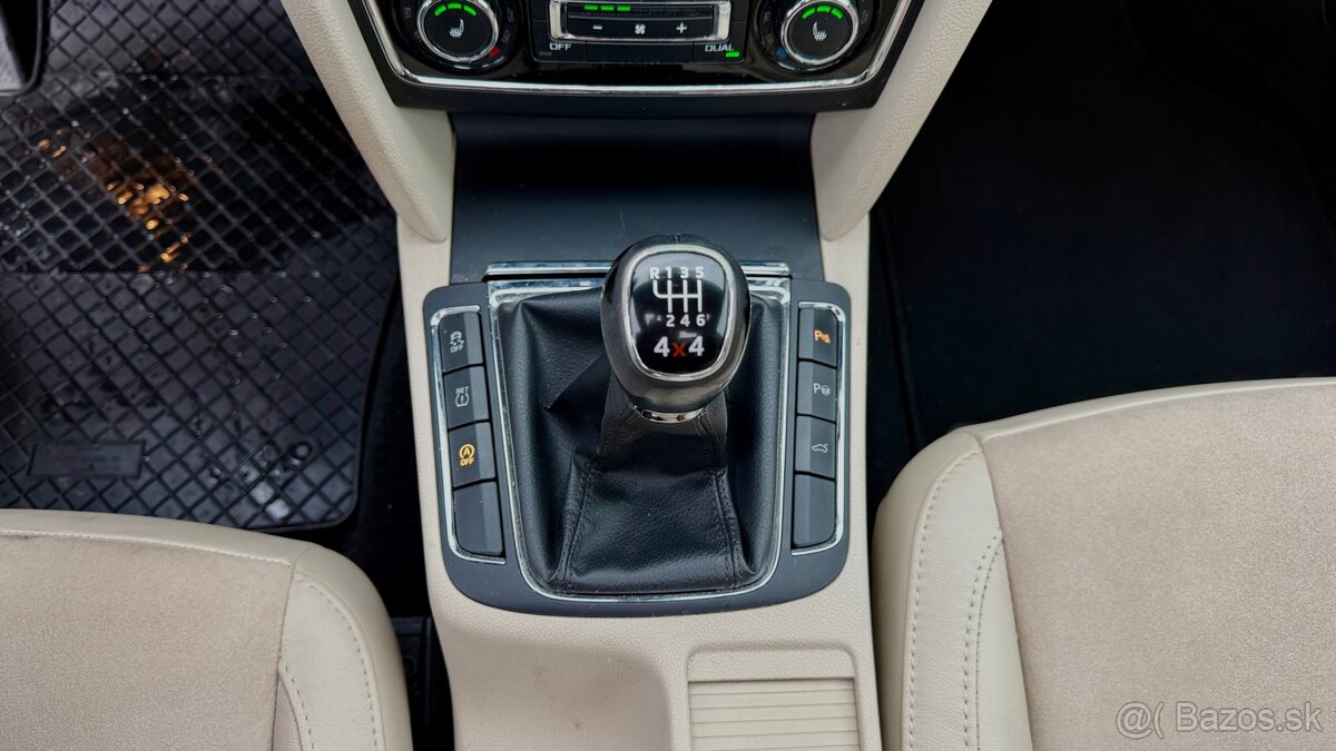 Škoda Superb 2.0 TDI 103kw 4x4 PANO KEYLESS - 15