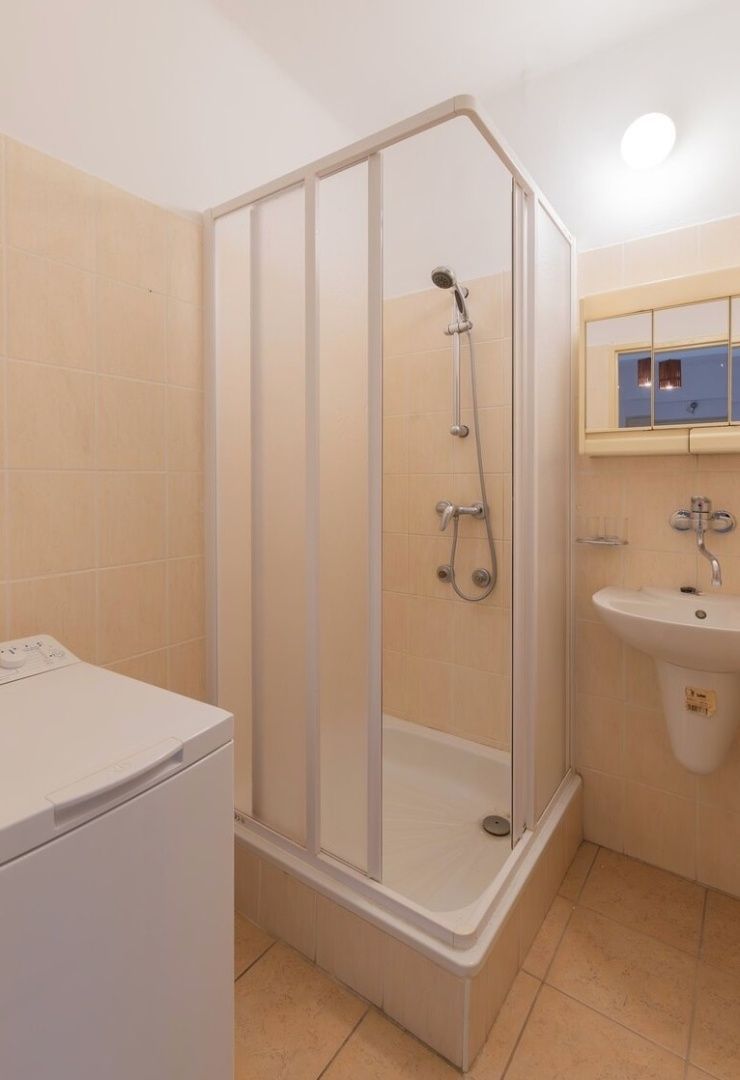 Na predaj priestranný 3-izbový byt v tehlovej budove – Karad - 15