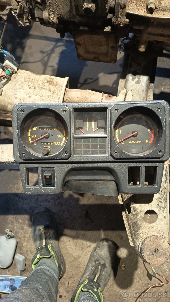 Diely Mitsubishi Pajero 2.5 mk1 - 15