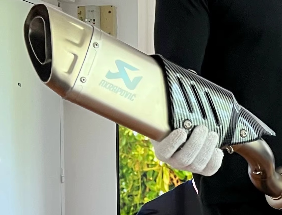 Na predaj Nový ladený univerzálny moto výfuk Akrapovič - 15