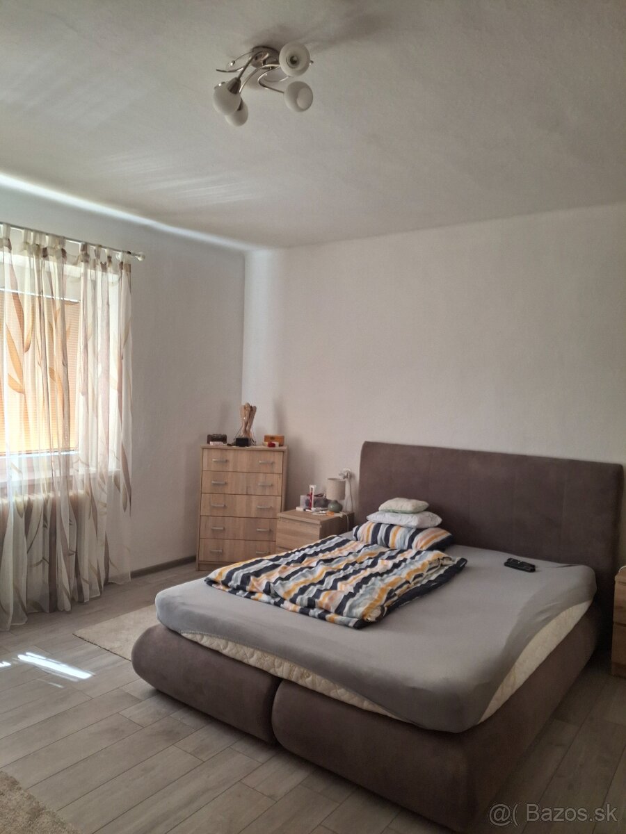 Na predaj čiastočne prerobený poschodový dom - 15