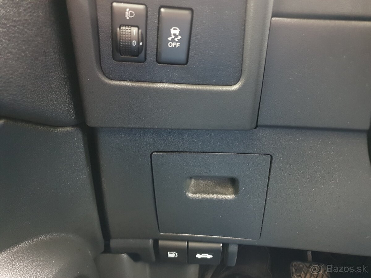 Nissan Qashqai 1.6i Tekna 4x2 (EU5) 86kw 6M benzín - 15