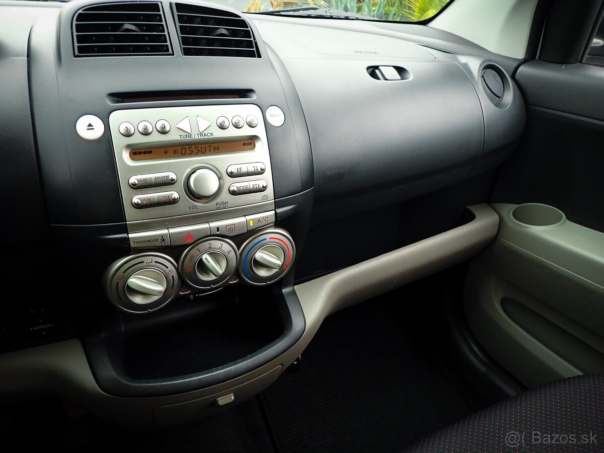 DAIHATSU SIRION 4x4 - 1.3benzin-67 tis km -KLIMA, 5 dverove - 15