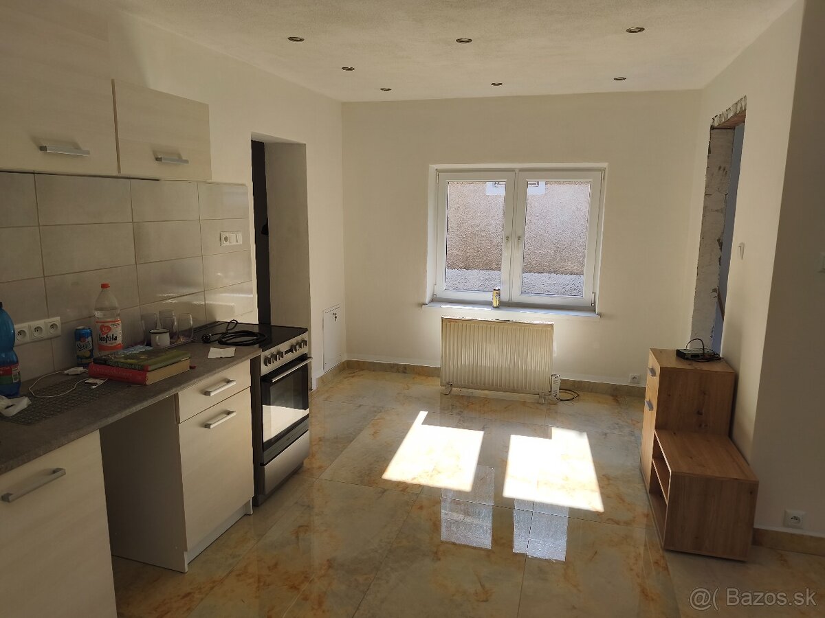 2. Izbový rodinný dom SKLENÉ 558m² - 15