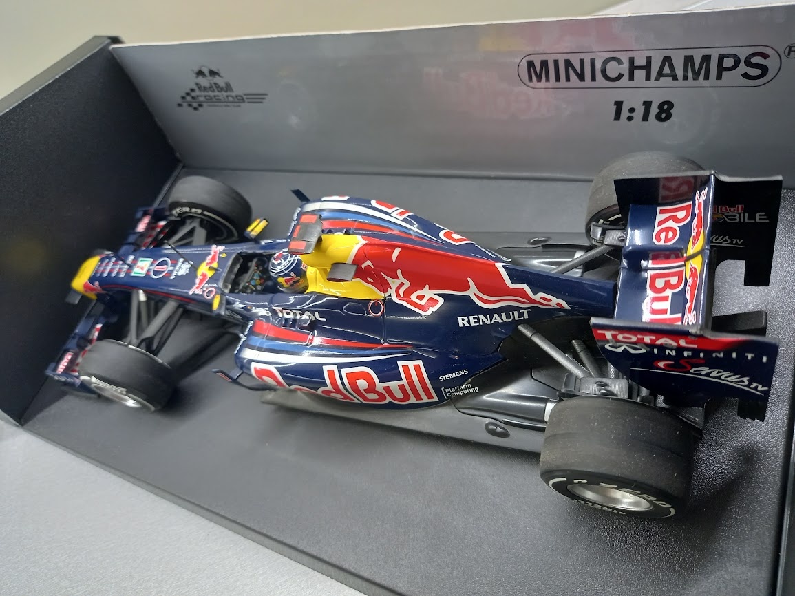 2X F1 RED BULL RB7 A RB7 JAPAN 2011 VETTEL MINICHAMPS 1:18 - 15