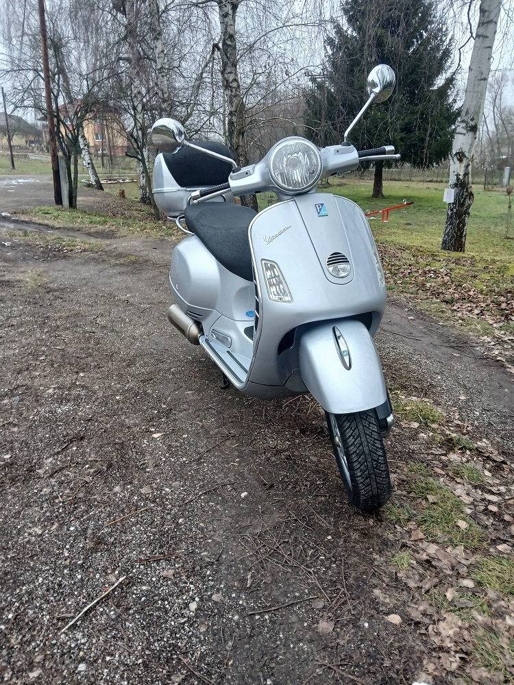 Piaggio Vespa GTS 250 - 15