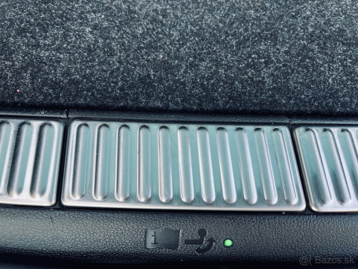 Škoda Superb Combi 2.0TDi DSG Sportline - 15