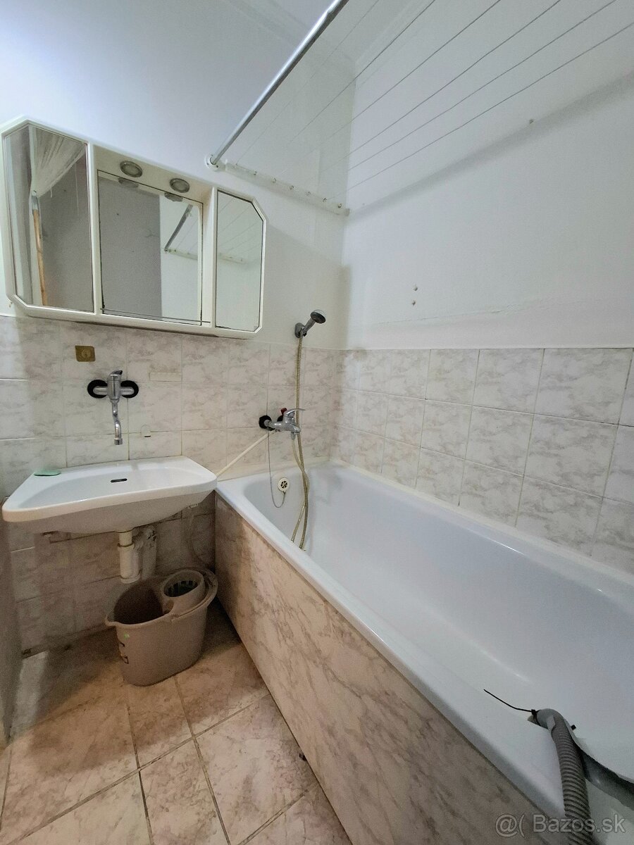 3 - izbový byt v pôvodnom stave, Prievidza - Š. Králika - 15