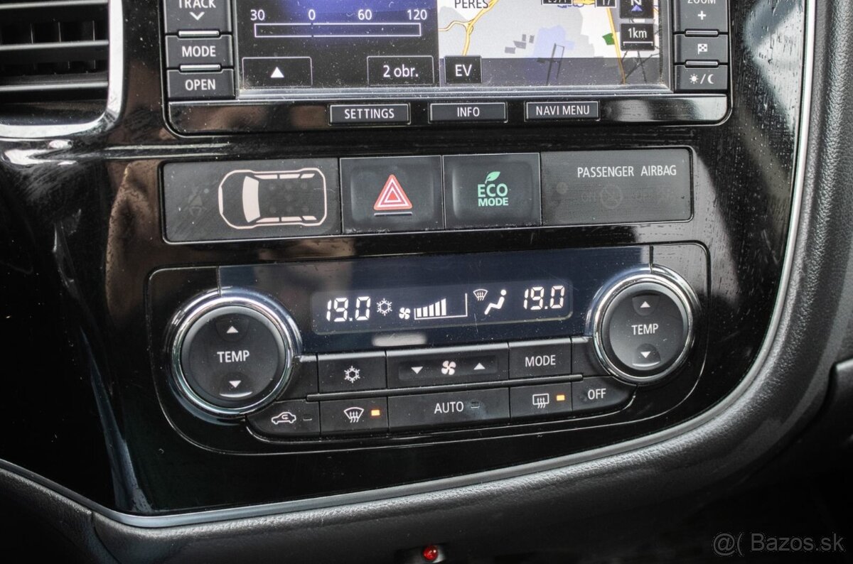 Mitsubishi Outlander 2.0 PHEV 4WD (2013) - 15