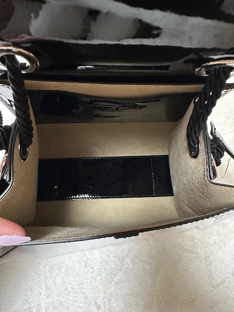 Čierna lakovaná kožená kabelka Patrizia Pepe originál - 15