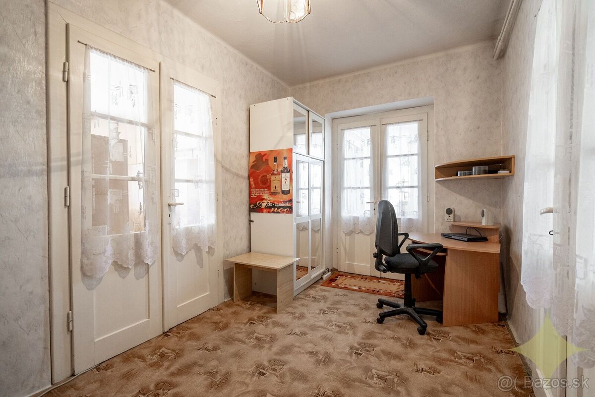 Zaujímavý, čiastočne zrekonštruovaný, rodinný dom v obci Buš - 15