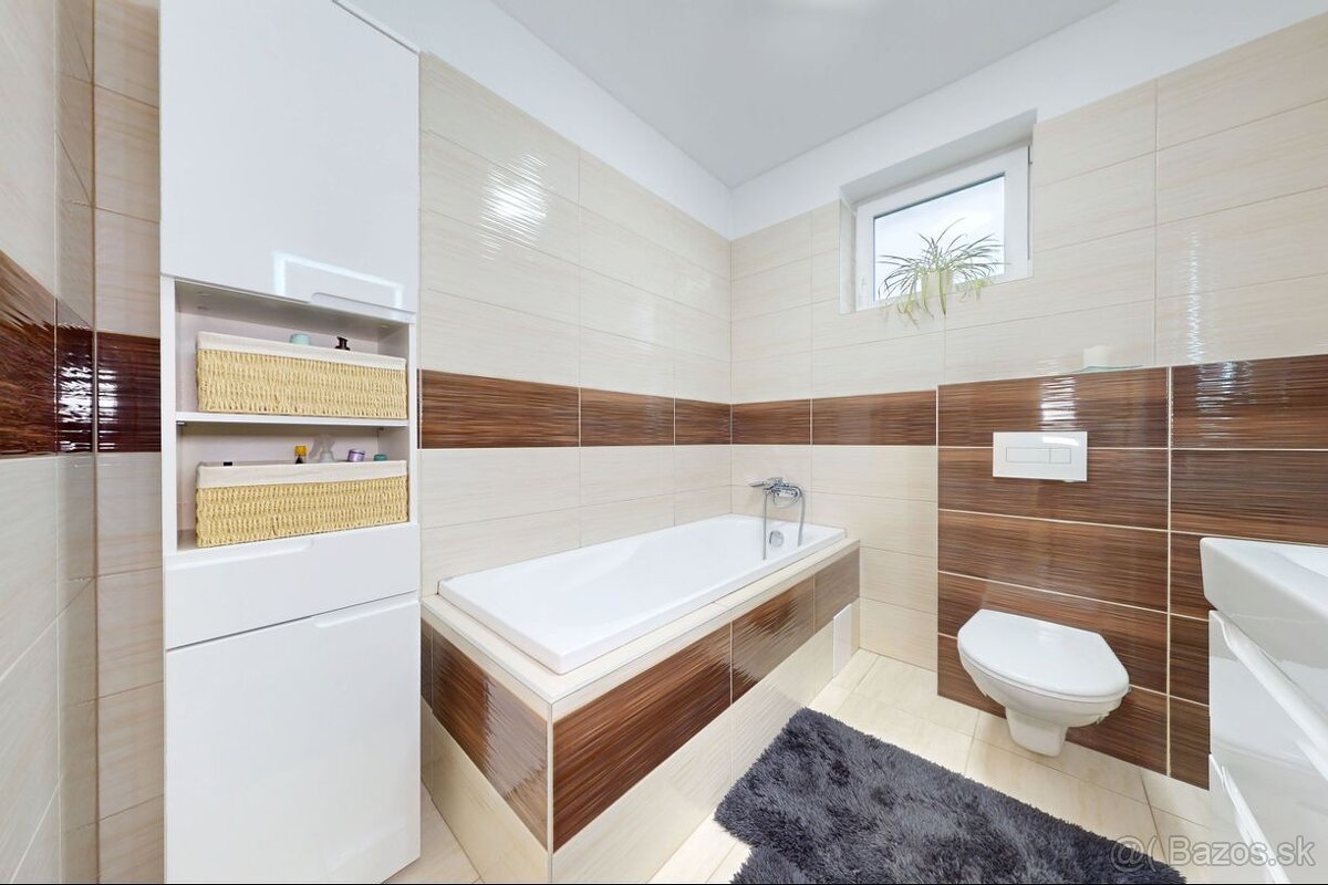 Na predaj krásny samostatne stojací 4-izbový rodinný dom v - 15