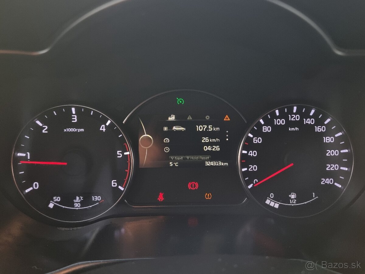 Kia Carens 1.7 CRDi EX 7m za 5.990 € - 15