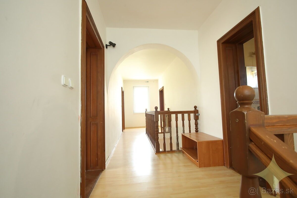 Priestranný rodinný dom s dvomi kúpeľňami a ovocným sadom v - 15