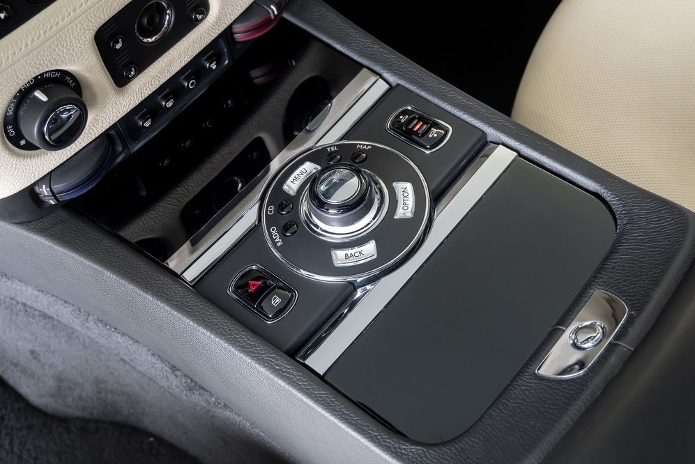 Rolls Royce Ghost maximální výbava najeto 68.tis km - 15