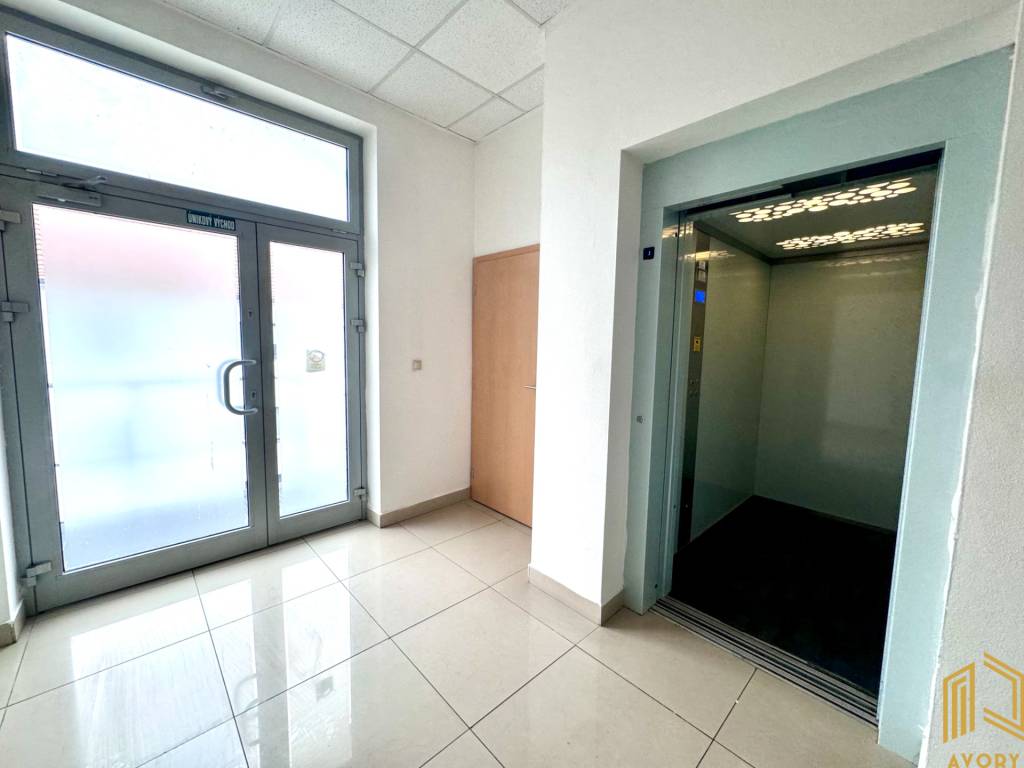 NA PRENÁJOM PRIESTORY PRE AMBULANCIU LEKÁRA, SENICA - 15