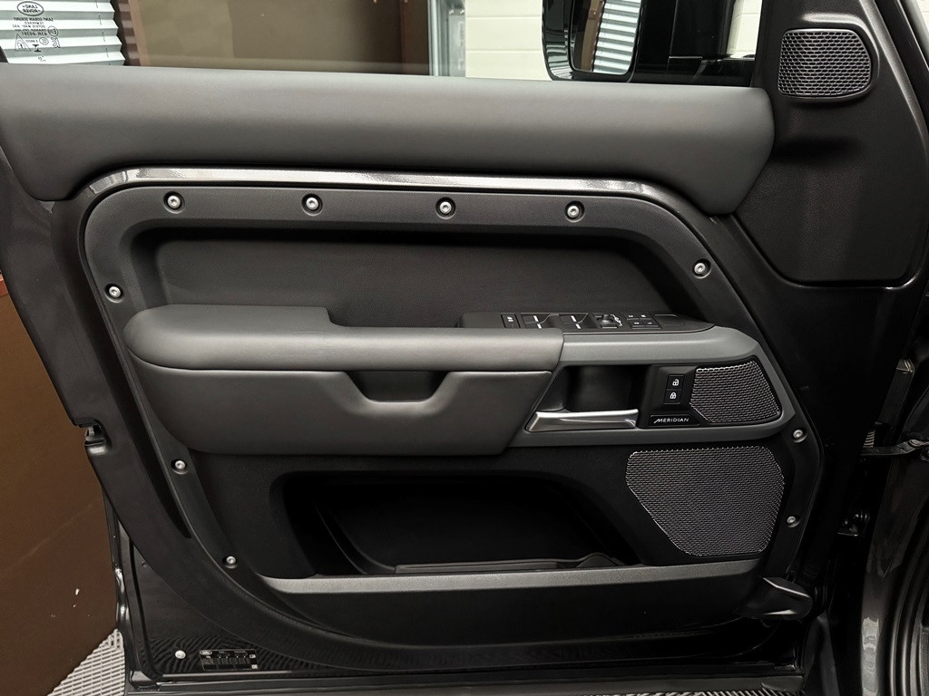 Land Rover Defender 110 D300 X-DYNAMIC HSE AWD/ Záruka / DPH - 15