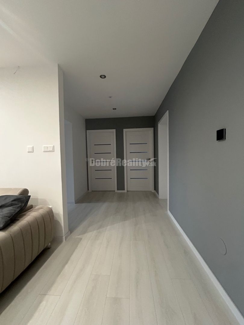 Štýlový rodinný dom z lodných kontajnerov, na predaj. - 15