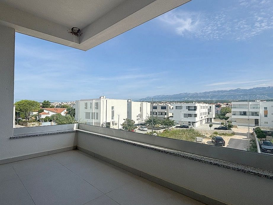 Chorvátsko-Trojizbový apartmán s veľkou terasou blízko pláže - 15