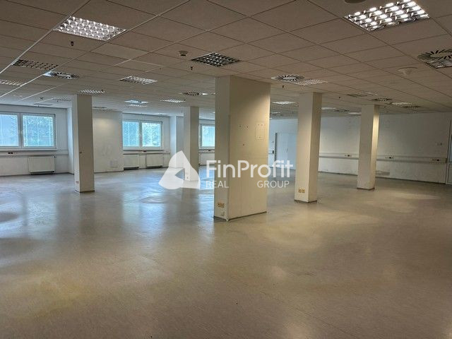 Na prenájom vykurovaný sklad s výmerou 8.600 m2 s administra - 15