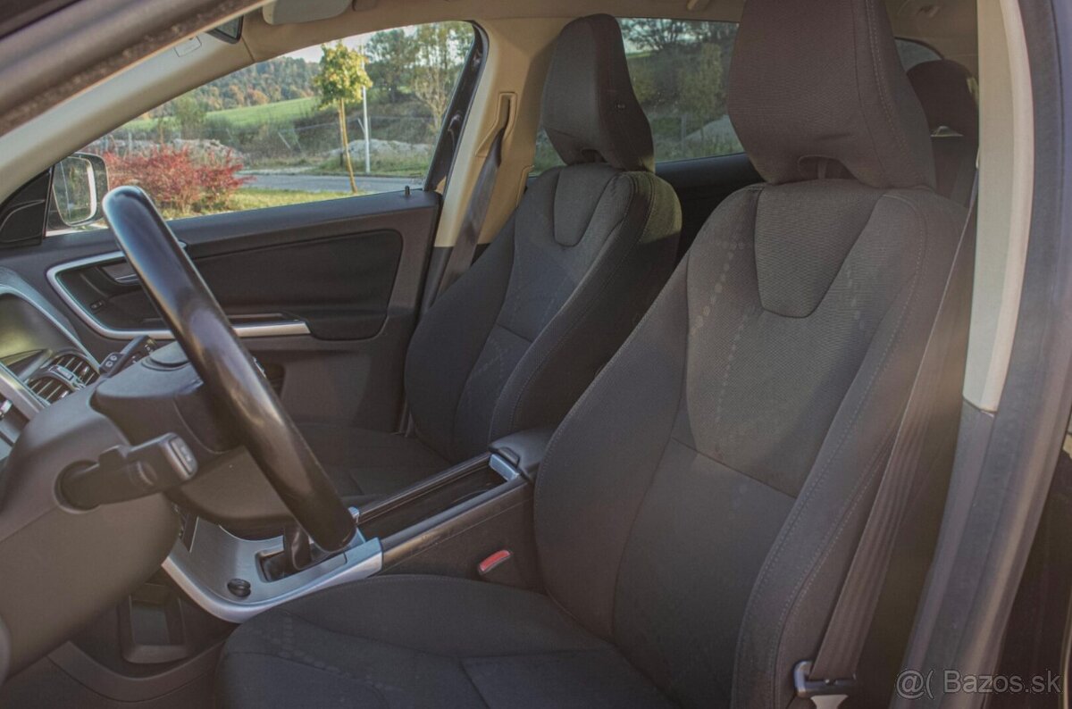 Volvo XC60 D5 (151kW) AWD Kinetic - 15