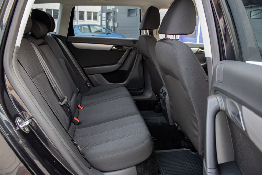 Volkswagen Passat 1.6 TDI 77kW MT/6 - 15