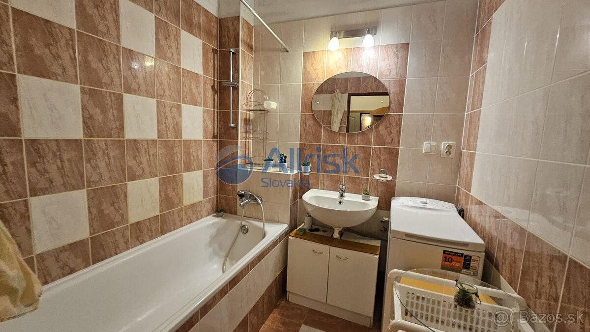 REZERVOVANÉ -PEKNÝ 3 IZBOVÝ BYT VO VYNIKAJÚCEJ LOKALITE NA W - 15